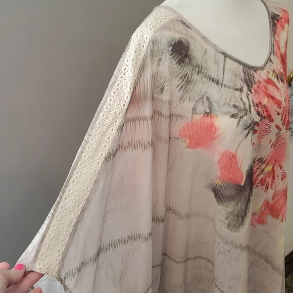 Pretty lightweight top - Picture 3 of 5